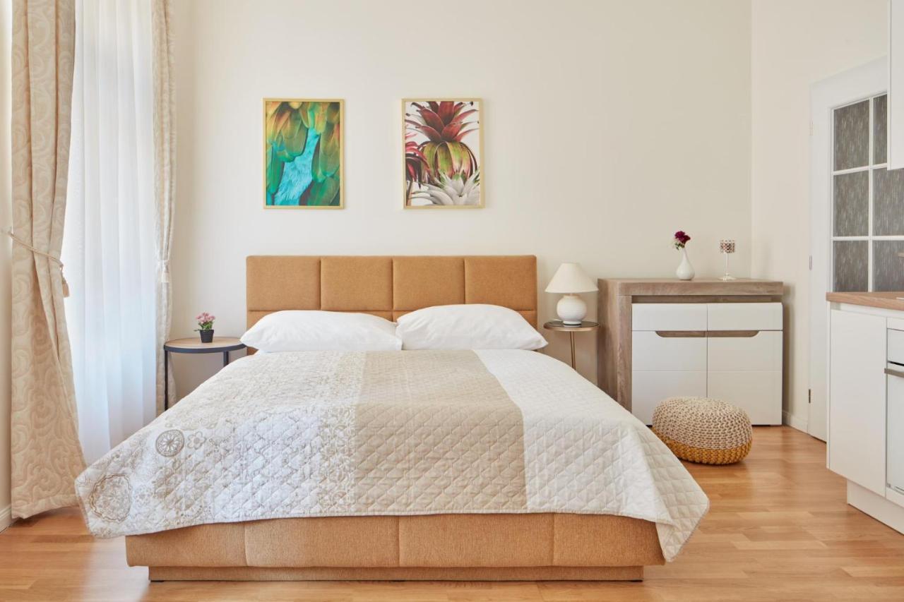 Elegant Studio In New Town By Days Apartmán *